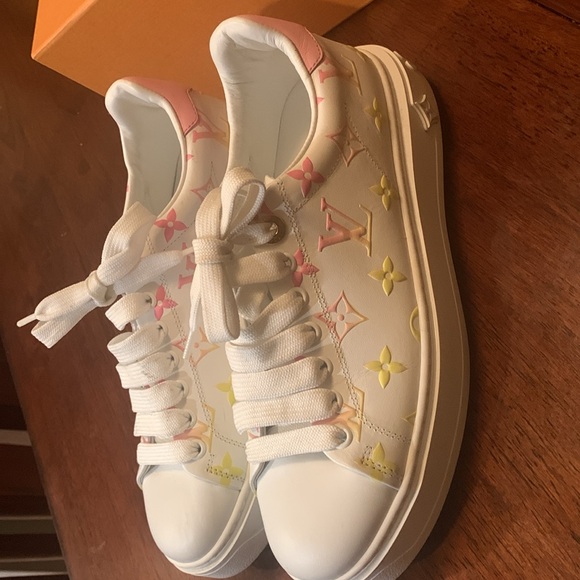 Authentic Luise Vuitton Limited edition sneakers with beautiful colorful LV logo - Picture 10 of 16